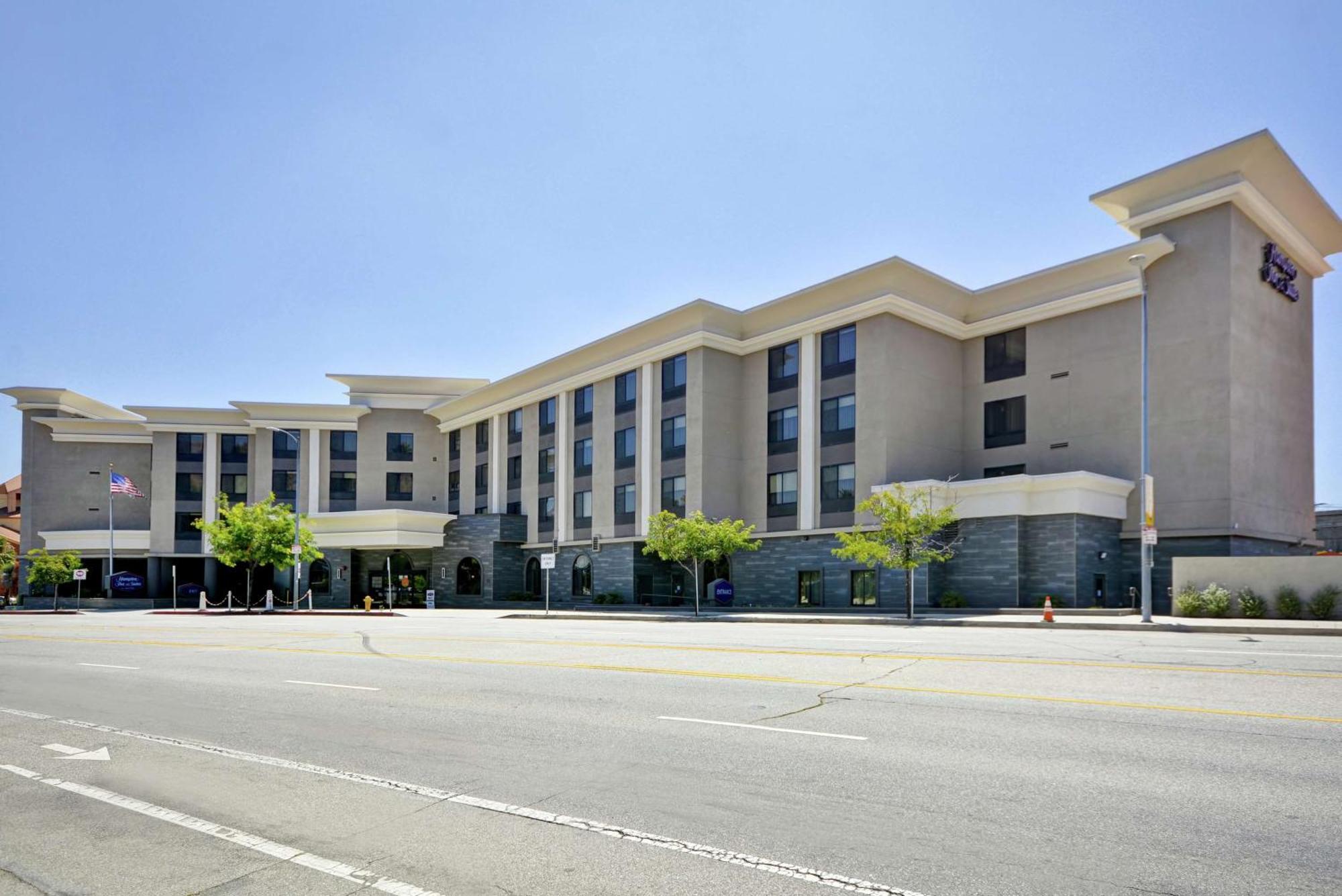 ホテル ハンプトン イン&スイーツ ロサンゼルス バーバンク エアポート エクステリア 写真